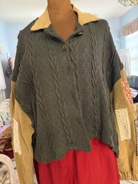 POL Gray Cable-Knit Sweater with Tan Suede-Style Sleeves